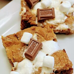 A close up of some bars with marshmallows and chocolate